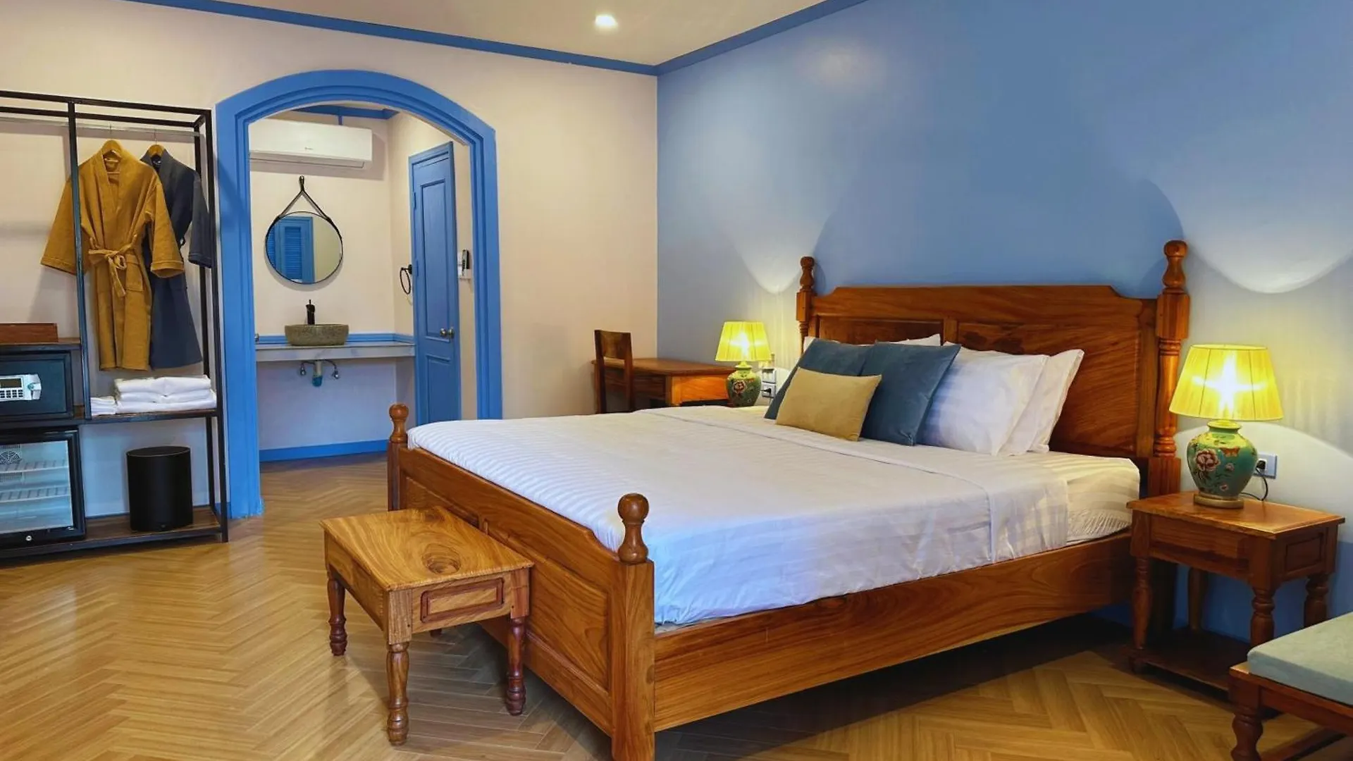 Sadakham Hotel 琅勃拉邦 4*,  老挝